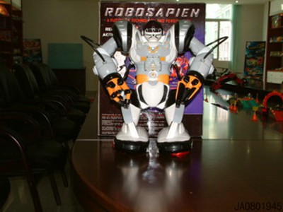 R/C STUNT ROBOSAPIEN,